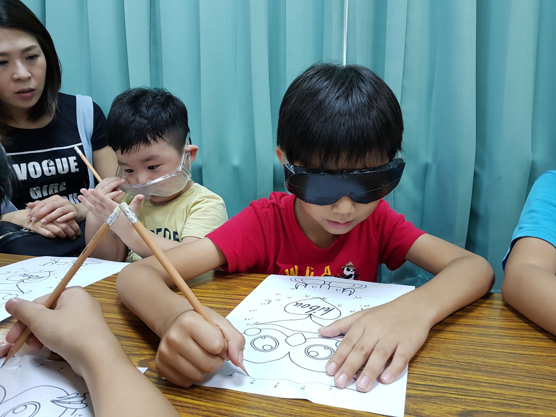 帶模擬眼鏡連連看